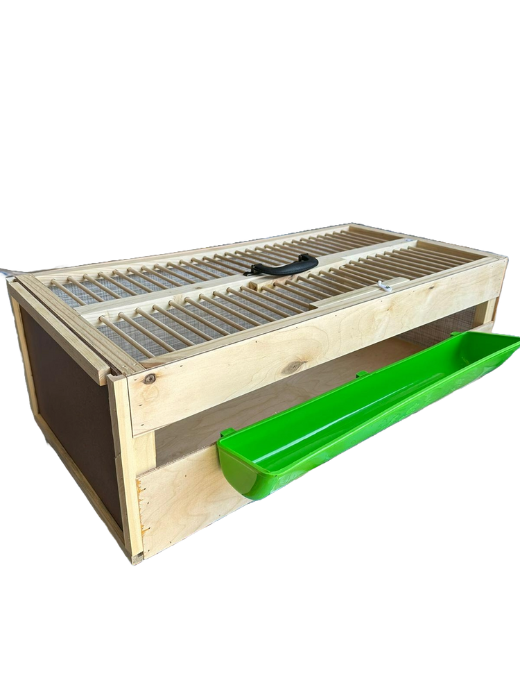 Training Basket Wood with Hanger Drinker | Chicken Antibiotics